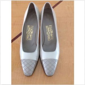 Salvatore Ferragamo Pumps SZ 7.5 AAAA